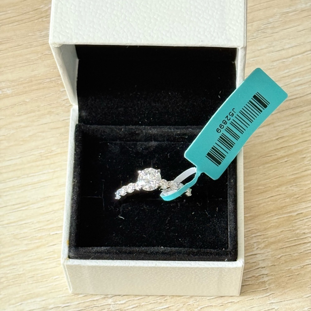 Elegant Sterling Silver Moissanite Ring size 7